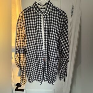 LACOSTE black and white collared long sleeve button up dress shirt (EU 40)